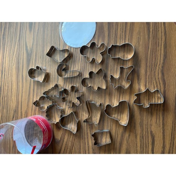 Wilton cookie cutter set - Picture 3 of 3